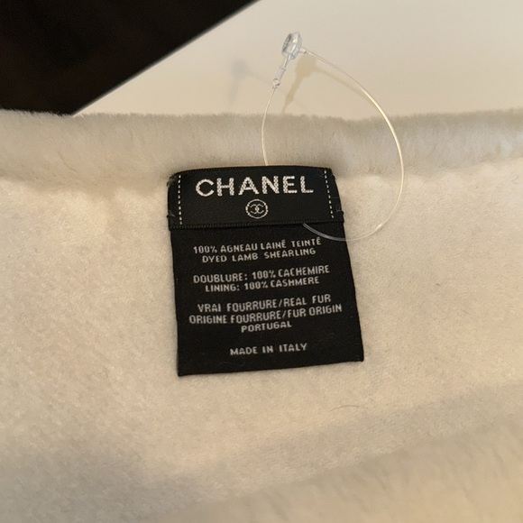 NWOT Chanel Shearling Scarf - Picture 9 of 9